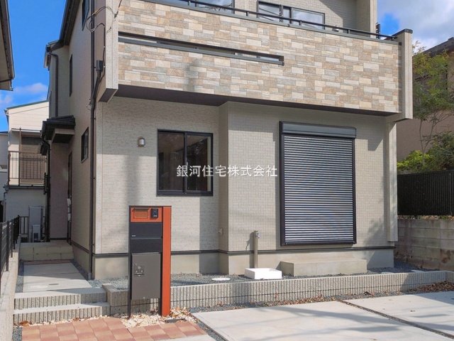 G00390025 千葉県市川市本北方３丁目 新築一戸建て 5690万円 土地面積146.81m² (約44.41坪) 建物面積104.13m² (約31.49坪) 間取り４ＬＤＫ 築年月2026年01月(築１年以内)【外観6】