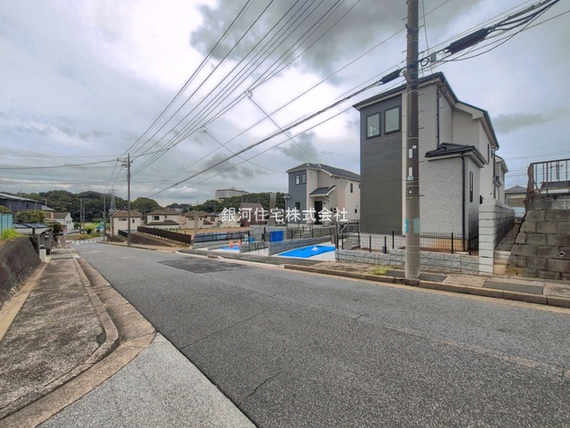 G00390036 千葉県松戸市八ヶ崎５丁目 新築一戸建て 3990万円 土地面積138.11m² (約41.77坪) 建物面積102.46m² (約30.99坪) 間取り４ＬＤＫ 築年月2026年05月(築１年以内)【外観8】