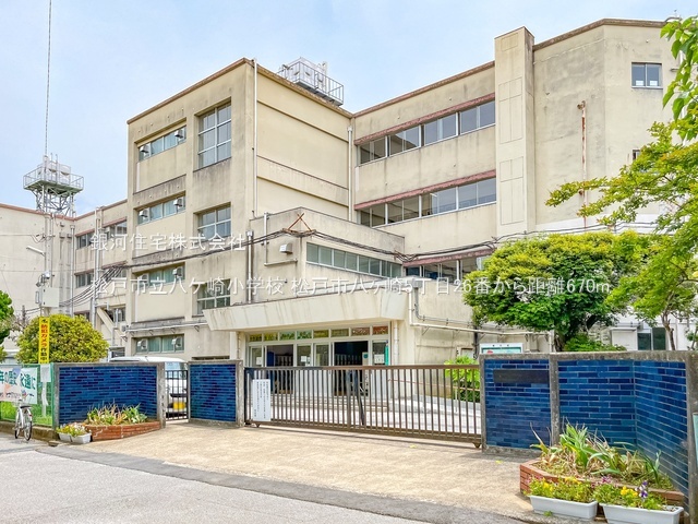 G00390036 千葉県松戸市八ヶ崎５丁目 新築一戸建て 3990万円 土地面積138.11m² (約41.77坪) 建物面積102.46m² (約30.99坪) 間取り４ＬＤＫ 築年月2026年05月(築１年以内)【周辺環境】松戸市立八ケ崎小学校