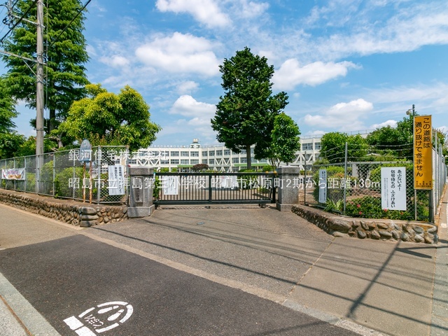 G00390053 東京都昭島市松原町４丁目 新築一戸建て 4480万円 土地面積79.03m² (約23.90坪) 建物面積80.55m² (約24.36坪) 間取り３ＬＤＫ 築年月2026年06月【周辺環境】昭島市立拝島第三小学校