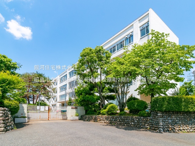 G00390053 東京都昭島市松原町４丁目 新築一戸建て 4480万円 土地面積79.03m² (約23.90坪) 建物面積80.55m² (約24.36坪) 間取り３ＬＤＫ 築年月2026年06月【周辺環境】昭島市立拝島中学校