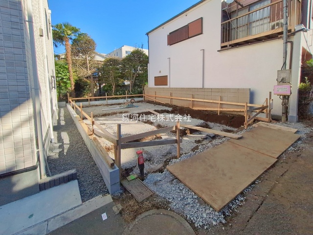 G00390093 東京都品川区戸越４丁目 新築一戸建て 7980万円 土地面積51.04m² (約15.43坪) 建物面積92.90m² (約28.10坪) 間取り２ＳＬＤＫ 築年月2026年06月【外観10】