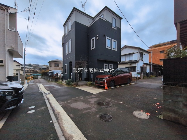 G00390101 神奈川県横浜市磯子区栗木１丁目 新築一戸建て 3680万円 土地面積77.94m² (約23.57坪) 建物面積65.81m² (約19.90坪) 間取り１ＳＬＤＫ 築年月2026年06月【外観3】