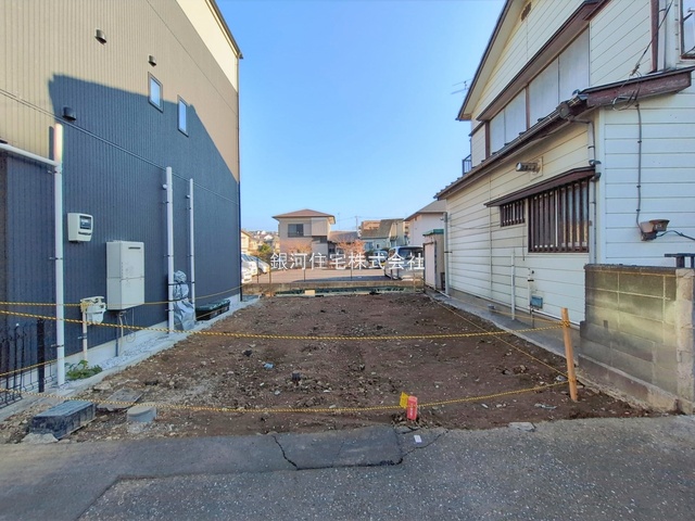 G00390101 神奈川県横浜市磯子区栗木１丁目 新築一戸建て 3680万円 土地面積77.94m² (約23.57坪) 建物面積65.81m² (約19.90坪) 間取り１ＳＬＤＫ 築年月2026年06月【外観7】