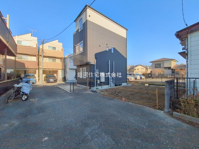 G00390101 神奈川県横浜市磯子区栗木１丁目 新築一戸建て 3680万円 土地面積77.94m² (約23.57坪) 建物面積65.81m² (約19.90坪) 間取り１ＳＬＤＫ 築年月2026年06月【外観11】