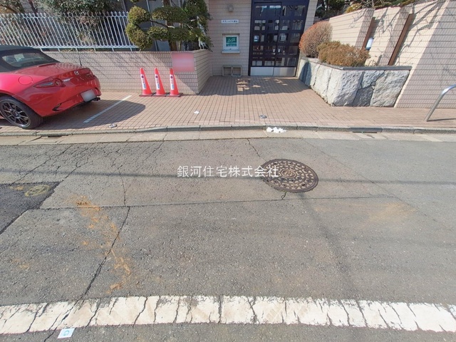 G00390103 東京都練馬区桜台６丁目 新築一戸建て 7780万円 土地面積80.00m² (約24.20坪) 建物面積74.48m² (約22.53坪) 築年月2026年06月【外観10】