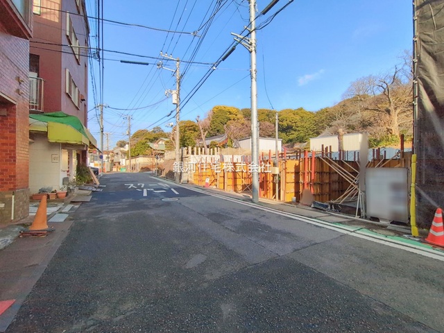 G00390106 神奈川県横浜市中区赤門町１丁目 新築一戸建て 6380万円 土地面積84.90m² (約25.68坪) 建物面積114.38m² (約34.59坪) 間取り３ＳＬＤＫ 築年月2026年04月【外観13】