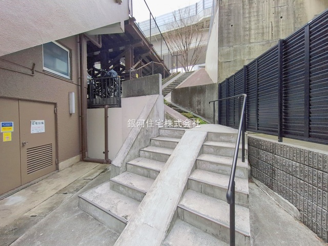 G00390118 東京都渋谷区代々木４丁目 中古マンション 2130万円 専有面積22.41m² (約6.77坪) 間取りワンルーム 所在階6階 築年月1977年07月(築48年)【外観7】