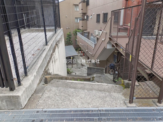 G00390118 東京都渋谷区代々木４丁目 中古マンション 2130万円 専有面積22.41m² (約6.77坪) 間取りワンルーム 所在階6階 築年月1977年07月(築48年)【外観13】