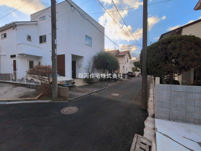 G00390762 神奈川県藤沢市辻堂東海岸１丁目 新築一戸建て 6480万円 土地面積121.02m² (約36.60坪) 建物面積93.36m² (約28.24坪) 間取り２ＳＬＤＫ 築年月2025年11月(築１年以内)【外観7】