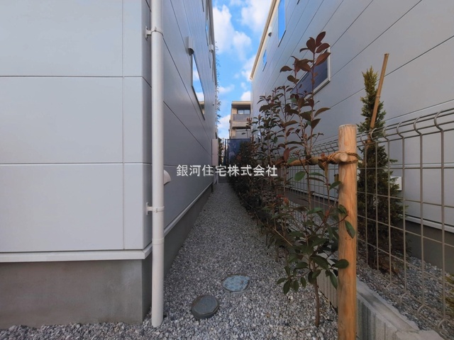 G00390762 神奈川県藤沢市辻堂東海岸１丁目 新築一戸建て 6480万円 土地面積121.02m² (約36.60坪) 建物面積93.36m² (約28.24坪) 間取り２ＳＬＤＫ 築年月2025年11月(築１年以内)【外観11】