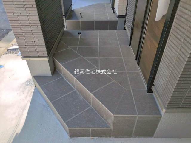 G00390780 神奈川県川崎市幸区南加瀬２丁目 新築一戸建て 4990万円 土地面積48.04m² (約14.53坪) 建物面積86.78m² (約26.25坪) 間取り２ＳＬＤＫ 築年月2026年03月(築１年以内)【外観11】