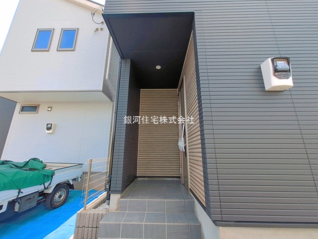 G00390811 神奈川県横浜市旭区白根６丁目 新築一戸建て 5190万円 土地面積120.80m² (約36.54坪) 建物面積105.78m² (約31.99坪) 間取り４ＬＤＫ 築年月2026年03月(築１年以内)【外観4】