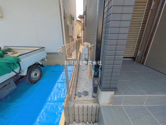 G00390811 神奈川県横浜市旭区白根６丁目 新築一戸建て 5190万円 土地面積120.80m² (約36.54坪) 建物面積105.78m² (約31.99坪) 間取り４ＬＤＫ 築年月2026年03月(築１年以内)【外観6】