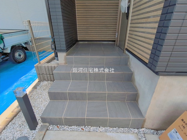 G00390811 神奈川県横浜市旭区白根６丁目 新築一戸建て 5190万円 土地面積120.80m² (約36.54坪) 建物面積105.78m² (約31.99坪) 間取り４ＬＤＫ 築年月2026年03月(築１年以内)【外観12】