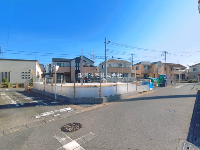 G00390939 埼玉県桶川市末広３丁目 新築一戸建て 4698万円 土地面積201.82m² (約61.05坪) 建物面積103.92m² (約31.43坪) 間取り４ＬＤＫ 築年月2026年06月【外観9】