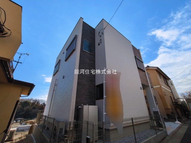 G00391034 神奈川県横浜市保土ヶ谷区上菅田町 新築一戸建て 4480万円 土地面積106.15m² (約32.11坪) 建物面積99.62m² (約30.13坪) 間取り４ＬＤＫ 築年月2026年03月(築１年以内)【外観11】