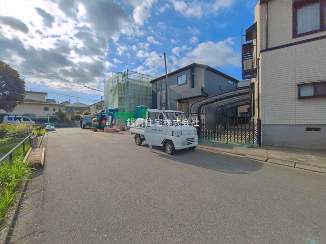 G00391036 神奈川県横浜市磯子区洋光台４丁目 新築一戸建て 7690万円 土地面積140.26m² (約42.42坪) 建物面積108.89m² (約32.93坪) 間取り４ＬＤＫ 築年月2026年05月【外観3】