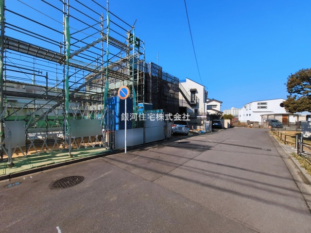 G00391036 神奈川県横浜市磯子区洋光台４丁目 新築一戸建て 7690万円 土地面積140.26m² (約42.42坪) 建物面積108.89m² (約32.93坪) 間取り４ＬＤＫ 築年月2026年05月【外観7】