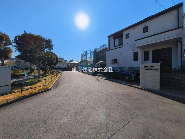G00391036 神奈川県横浜市磯子区洋光台４丁目 新築一戸建て 7690万円 土地面積140.26m² (約42.42坪) 建物面積108.89m² (約32.93坪) 間取り４ＬＤＫ 築年月2026年05月【外観8】