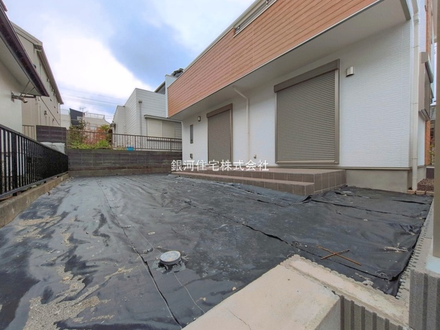 G00391037 神奈川県横浜市金沢区釜利谷東４丁目 新築一戸建て 6090万円 土地面積199.45m² (約60.33坪) 建物面積109.30m² (約33.06坪) 間取り４ＬＤＫ 築年月2026年04月(築１年以内)【外観6】