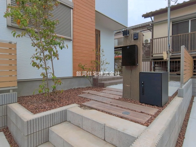 G00391037 神奈川県横浜市金沢区釜利谷東４丁目 新築一戸建て 6090万円 土地面積199.45m² (約60.33坪) 建物面積109.30m² (約33.06坪) 間取り４ＬＤＫ 築年月2026年04月(築１年以内)【外観13】