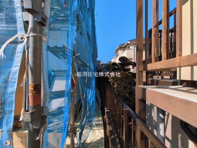 G00391037 神奈川県横浜市金沢区釜利谷東４丁目 新築一戸建て 6090万円 土地面積199.45m² (約60.33坪) 建物面積109.30m² (約33.06坪) 間取り４ＬＤＫ 築年月2026年04月(築１年以内)【外観17】