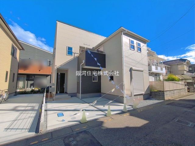 G00391216 埼玉県鴻巣市人形４丁目 新築一戸建て 2990万円 土地面積102.02m² (約30.86坪) 建物面積106.51m² (約32.21坪) 間取り４ＬＤＫ 築年月2026年07月(築１年以内)【外観2】