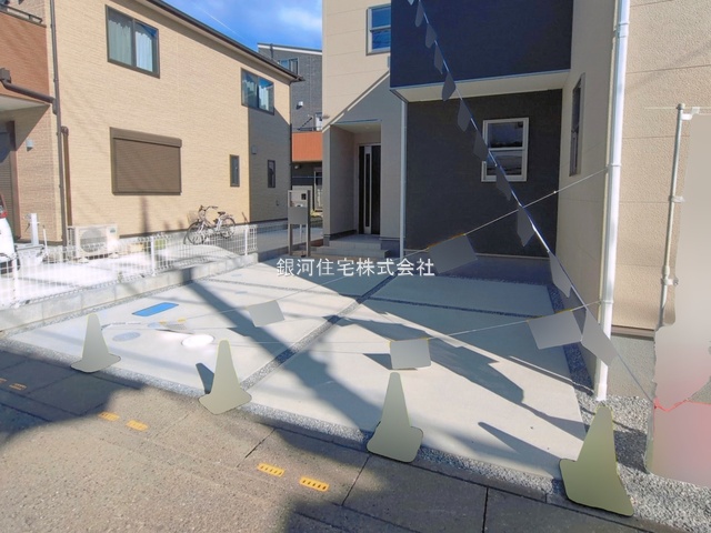 G00391216 埼玉県鴻巣市人形４丁目 新築一戸建て 2990万円 土地面積102.02m² (約30.86坪) 建物面積106.51m² (約32.21坪) 間取り４ＬＤＫ 築年月2026年07月(築１年以内)【外観9】