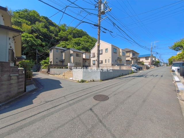 G00392038 神奈川県横須賀市岩戸２丁目 新築一戸建て 4098万円 土地面積159.72m² (約48.31坪) 建物面積98.53m² (約29.80坪) 間取り４ＬＤＫ 築年月2026年09月【外観3】
