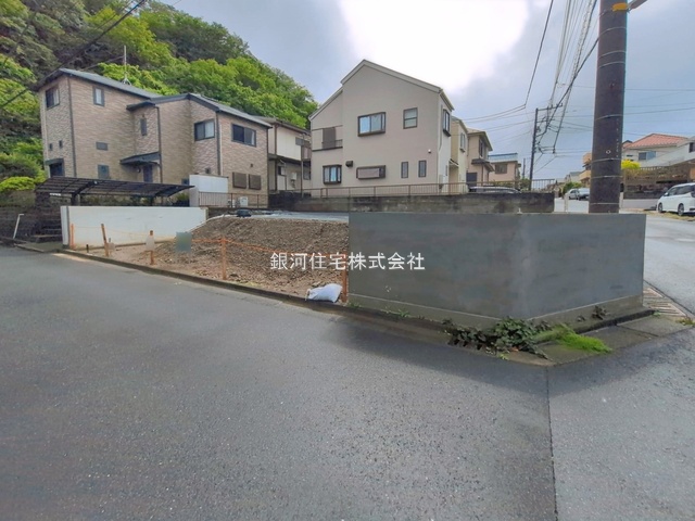 G00392038 神奈川県横須賀市岩戸２丁目 新築一戸建て 4098万円 土地面積159.72m² (約48.31坪) 建物面積98.53m² (約29.80坪) 間取り４ＬＤＫ 築年月2026年09月【外観5】