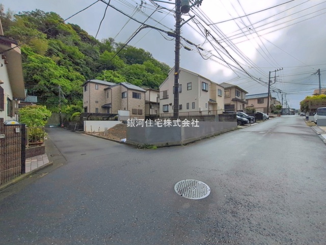 G00392038 神奈川県横須賀市岩戸２丁目 新築一戸建て 4098万円 土地面積159.72m² (約48.31坪) 建物面積98.53m² (約29.80坪) 間取り４ＬＤＫ 築年月2026年09月【外観6】