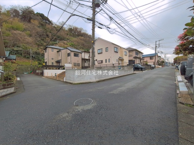 G00392038 神奈川県横須賀市岩戸２丁目 新築一戸建て 4098万円 土地面積159.72m² (約48.31坪) 建物面積98.53m² (約29.80坪) 間取り４ＬＤＫ 築年月2026年09月【外観12】