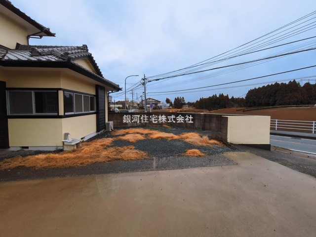G00392109 千葉県千葉市緑区土気町 中古一戸建て 2149万円 土地面積297.00m² (約89.84坪) 建物面積118.15m² (約35.74坪) 間取り４ＬＤＫ 築年月1978年09月(築47年)【外観4】