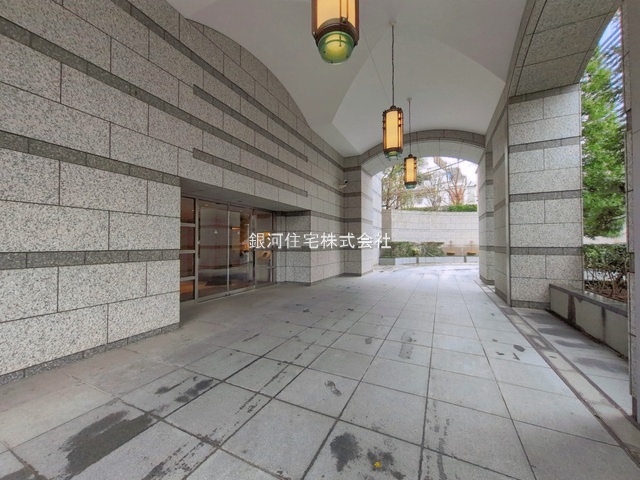G00392268 東京都港区西麻布４丁目 中古マンション 5億1400万円 専有面積94.42m² (約28.56坪) 間取り２ＬＤＫ 所在階3階 築年月2000年02月(築26年)【外観3】