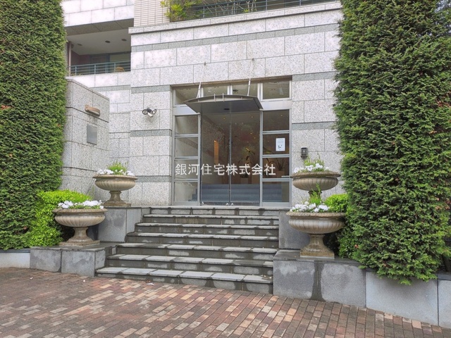 G00392268 東京都港区西麻布４丁目 中古マンション 5億1400万円 専有面積94.42m² (約28.56坪) 間取り２ＬＤＫ 所在階3階 築年月2000年02月(築26年)【外観5】