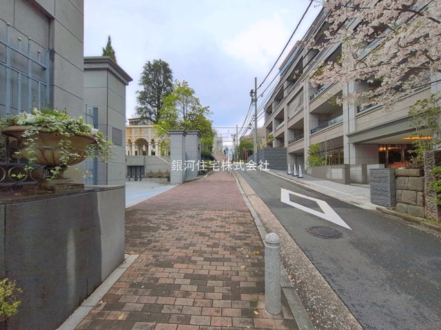 G00392268 東京都港区西麻布４丁目 中古マンション 5億1400万円 専有面積94.42m² (約28.56坪) 間取り２ＬＤＫ 所在階3階 築年月2000年02月(築26年)【外観8】