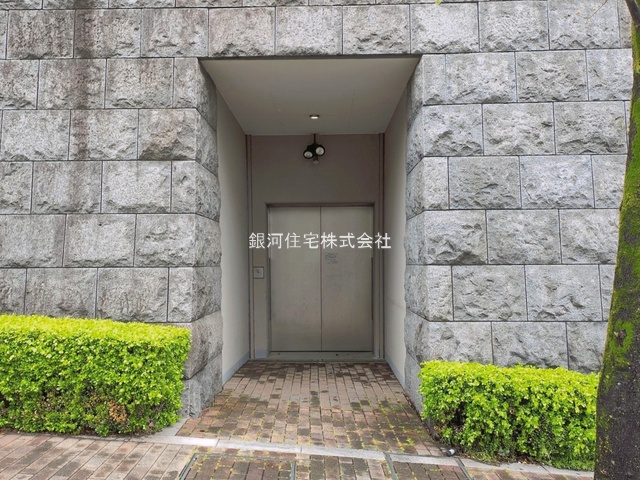 G00392268 東京都港区西麻布４丁目 中古マンション 5億1400万円 専有面積94.42m² (約28.56坪) 間取り２ＬＤＫ 所在階3階 築年月2000年02月(築26年)【外観11】