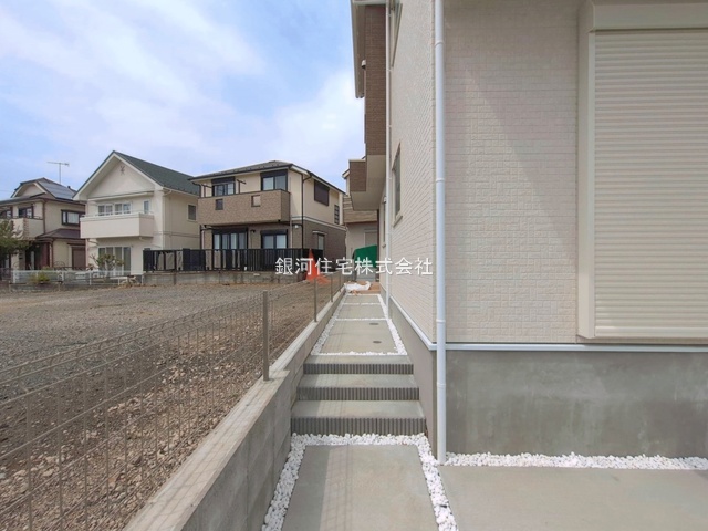 G00392621 神奈川県横浜市瀬谷区北新 新築一戸建て 5480万円 土地面積130.72m² (約39.54坪) 建物面積98.12m² (約29.68坪) 間取り４ＬＤＫ 築年月2026年04月(築１年以内)【外観6】