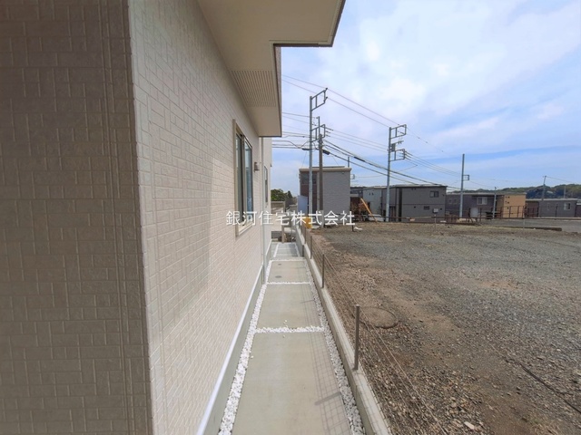 G00392621 神奈川県横浜市瀬谷区北新 新築一戸建て 5480万円 土地面積130.72m² (約39.54坪) 建物面積98.12m² (約29.68坪) 間取り４ＬＤＫ 築年月2026年04月(築１年以内)【外観7】