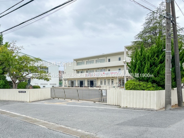 G00393501 千葉県松戸市新松戸７丁目 新築一戸建て 6598万円 土地面積141.38m² (約42.76坪) 建物面積107.85m² (約32.62坪) 間取り４ＬＤＫ 築年月2026年03月(築１年以内)【周辺環境】松戸市立小金中学校