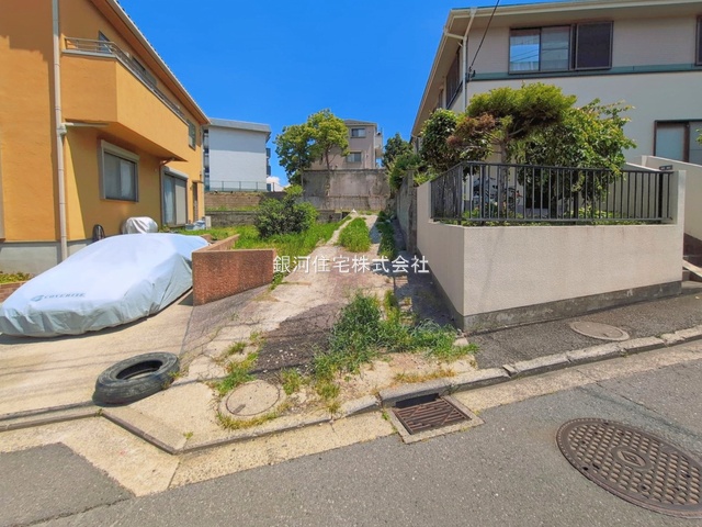 G00393916 神奈川県横浜市栄区長沼町 新築一戸建て 6780万円 土地面積316.73m² (約95.81坪) 建物面積101.02m² (約30.55坪) 間取り４ＬＤＫ 築年月2026年09月【外観5】