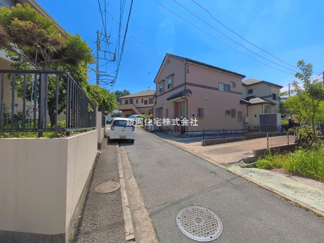 G00393916 神奈川県横浜市栄区長沼町 新築一戸建て 6780万円 土地面積316.73m² (約95.81坪) 建物面積101.02m² (約30.55坪) 間取り４ＬＤＫ 築年月2026年09月【外観13】