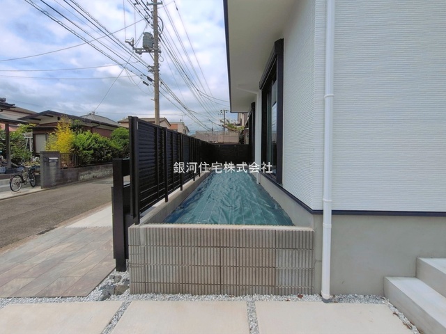 G00393969 神奈川県横浜市泉区下和泉３丁目 新築一戸建て 4990万円 土地面積153.16m² (約46.33坪) 建物面積109.30m² (約33.06坪) 間取り４ＬＤＫ 築年月2026年05月(築１年以内)【外観4】