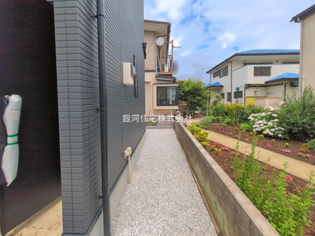 G00393969 神奈川県横浜市泉区下和泉３丁目 新築一戸建て 4990万円 土地面積153.16m² (約46.33坪) 建物面積109.30m² (約33.06坪) 間取り４ＬＤＫ 築年月2026年05月(築１年以内)【外観6】