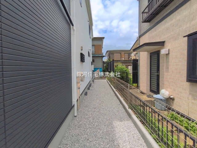 G00393969 神奈川県横浜市泉区下和泉３丁目 新築一戸建て 4990万円 土地面積153.16m² (約46.33坪) 建物面積109.30m² (約33.06坪) 間取り４ＬＤＫ 築年月2026年05月(築１年以内)【外観7】
