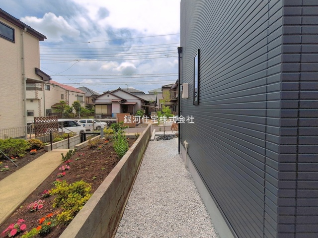 G00393969 神奈川県横浜市泉区下和泉３丁目 新築一戸建て 4990万円 土地面積153.16m² (約46.33坪) 建物面積109.30m² (約33.06坪) 間取り４ＬＤＫ 築年月2026年05月(築１年以内)【外観8】
