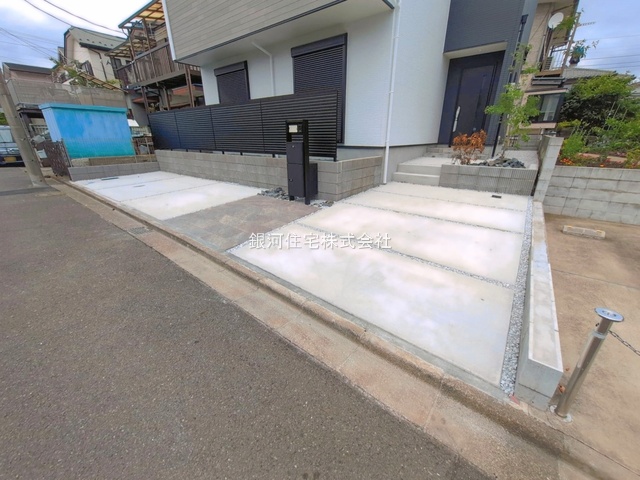 G00393969 神奈川県横浜市泉区下和泉３丁目 新築一戸建て 4990万円 土地面積153.16m² (約46.33坪) 建物面積109.30m² (約33.06坪) 間取り４ＬＤＫ 築年月2026年05月(築１年以内)【外観10】