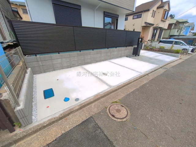 G00393969 神奈川県横浜市泉区下和泉３丁目 新築一戸建て 4990万円 土地面積153.16m² (約46.33坪) 建物面積109.30m² (約33.06坪) 間取り４ＬＤＫ 築年月2026年05月(築１年以内)【外観15】