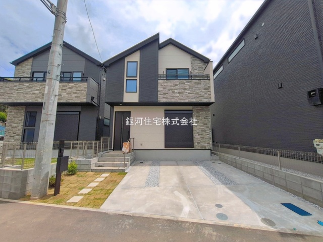 G00393986 神奈川県横浜市泉区新橋町 新築一戸建て 5699万円 土地面積111.02m² (約33.58坪) 建物面積97.71m² (約29.55坪) 間取り４ＬＤＫ 築年月2026年06月(築１年以内)【外観2】